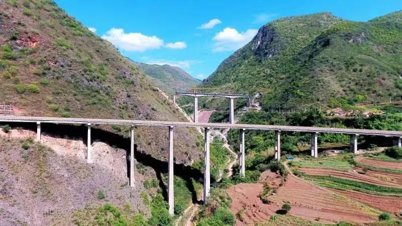 大瑞铁路建设进展顺利，助力区域经济与交通发展提速